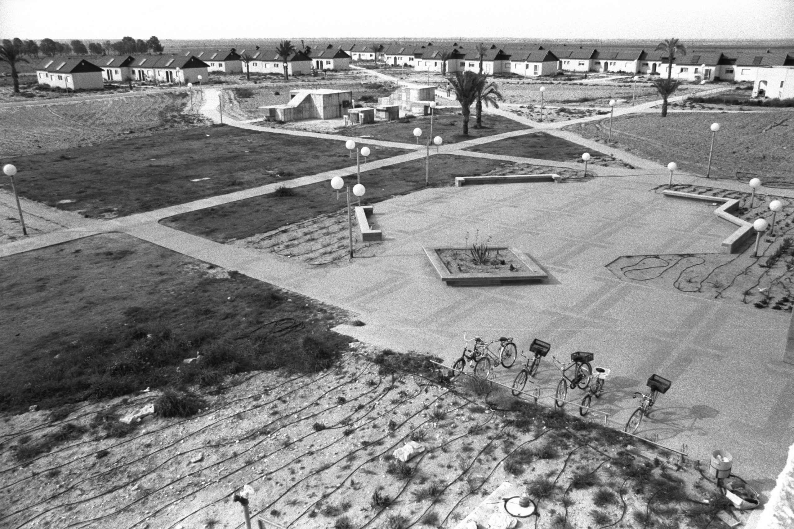 Arial view of Kibbutz Sufa, 1983 (Nati Harnik)