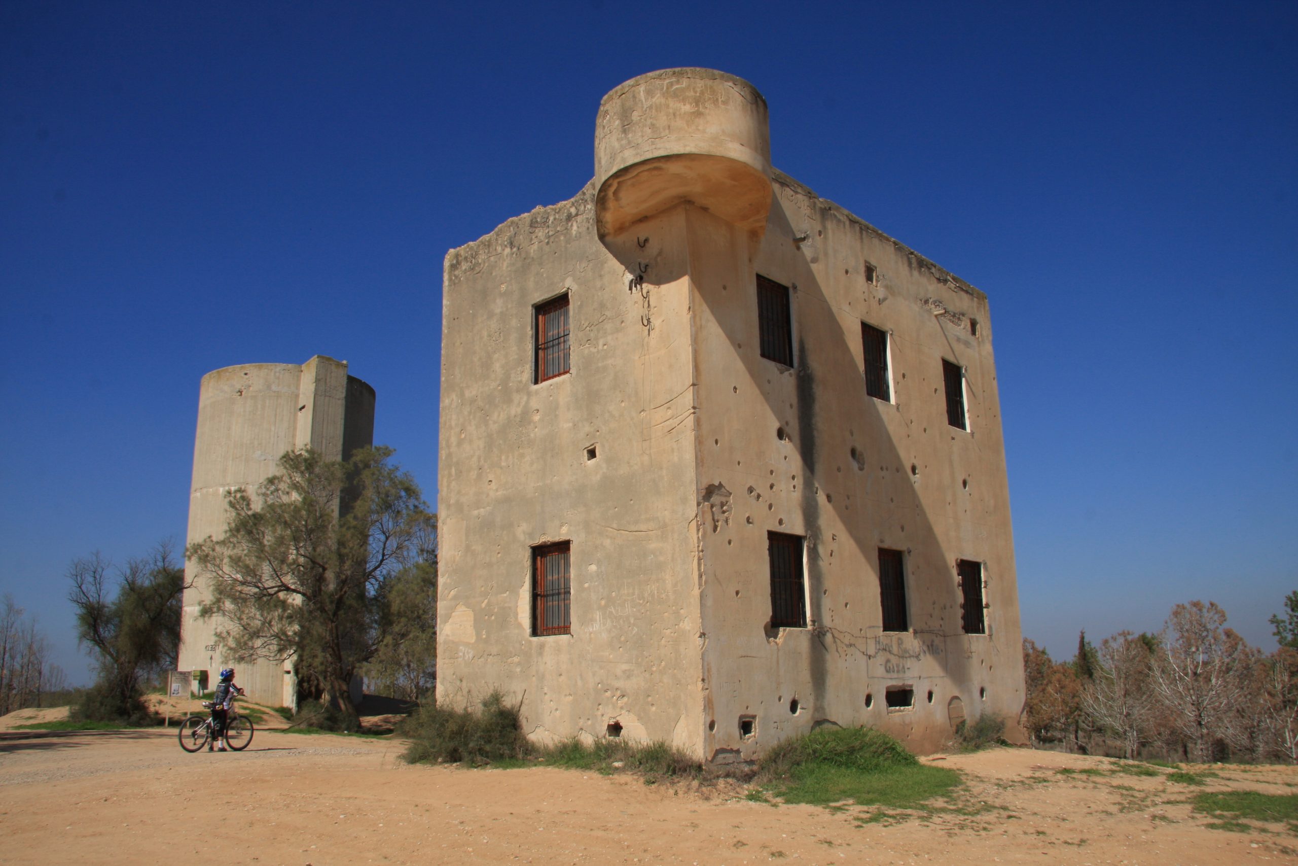 Old military building and water tower (Yaakov Shkolnik, KKL-JNF Photo Archive)