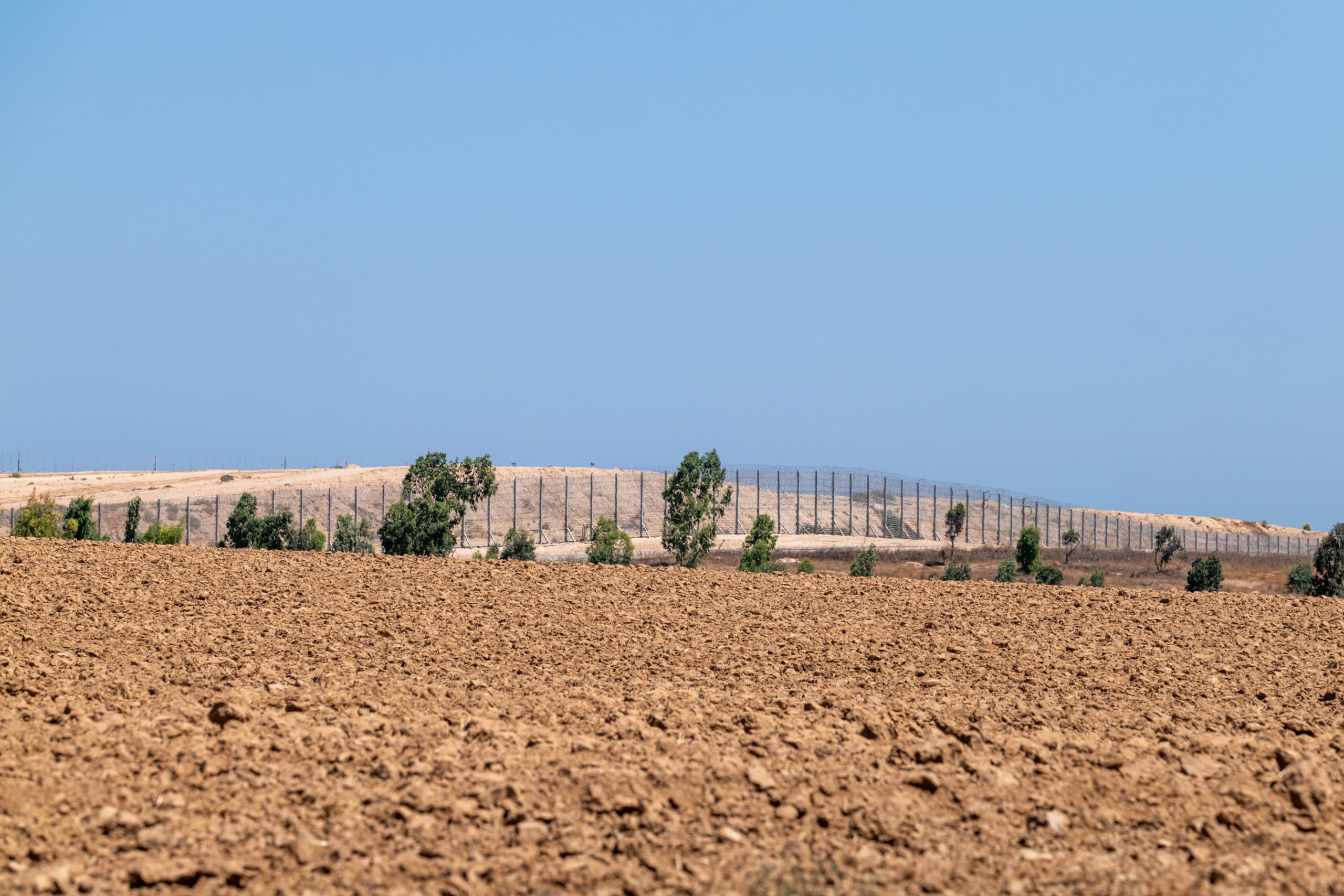 Security planting along the border (Bonnie Scheinman, KKL-JNF Photo Archive)
